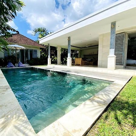 Villa Biru - 500m Batubelig beach Canggu Eksteriør billede
